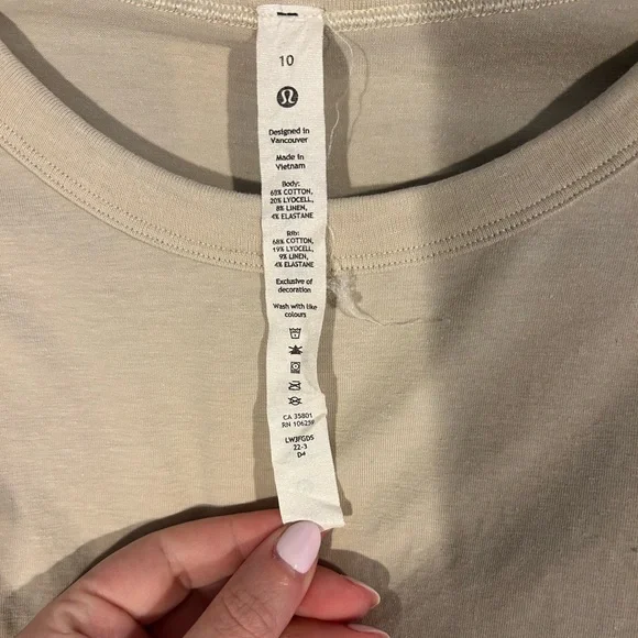 Lululemon Athletica Cream Tee - Picture 4 of 4
